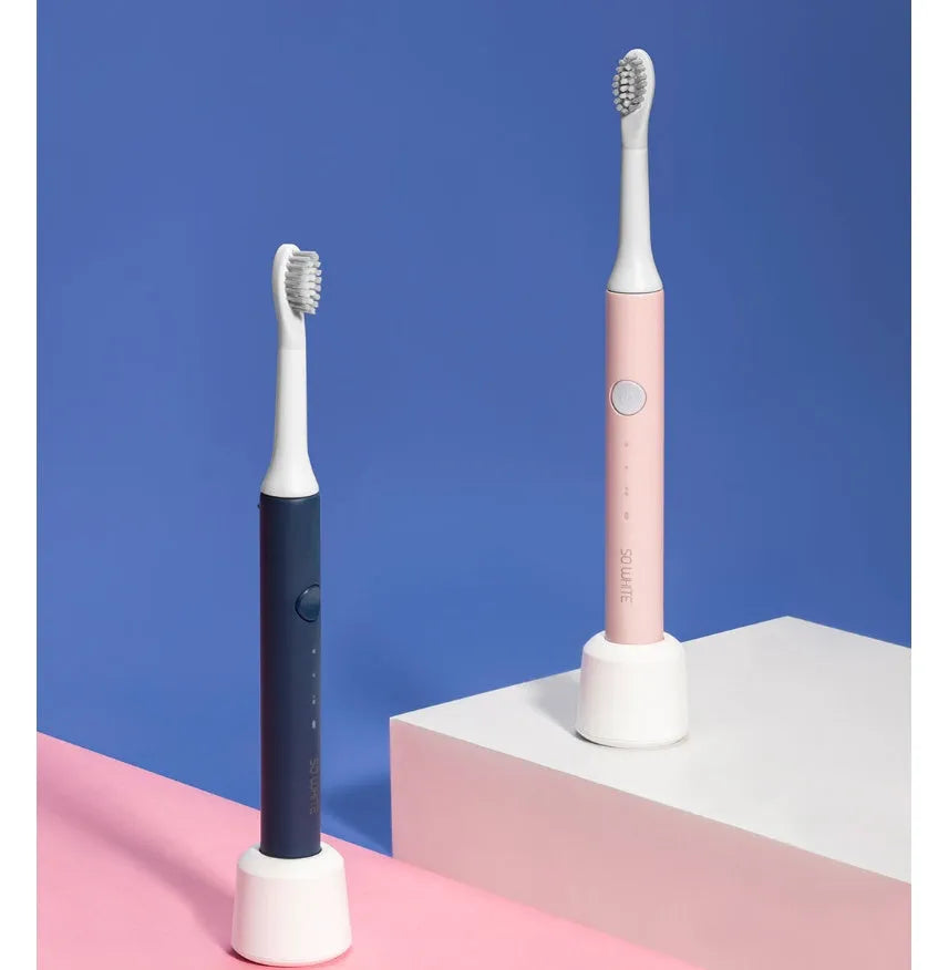 Sonic electric toothbrush in blue with round brushing head and IPX7 waterproof rating