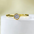 Crown-shaped silver ring with minimalist lines in R962 gold or platinum finish