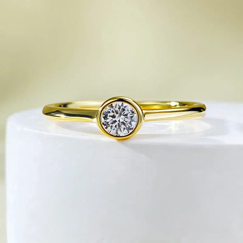 Crown-shaped silver ring with minimalist lines in R962 gold or platinum finish