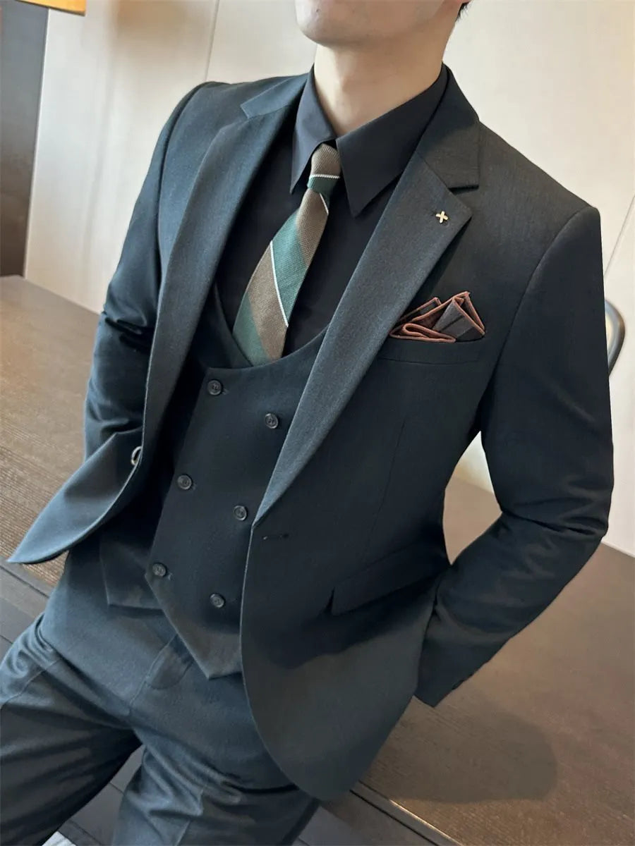 Men's slim fit business formal wear jacket in chemical fibre blended fabric with structured silhouette