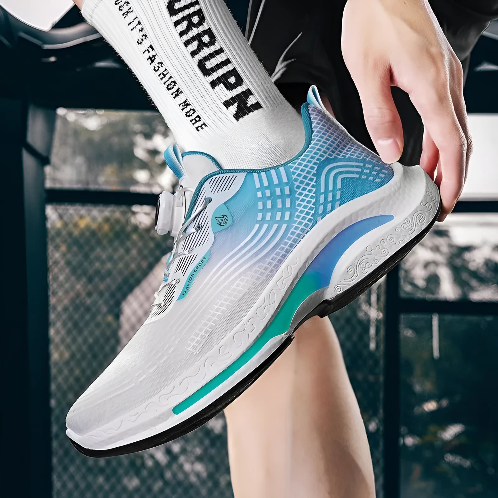Men's low-top sneaker with mesh lining and a rotating buckle closure in multiple colour options.