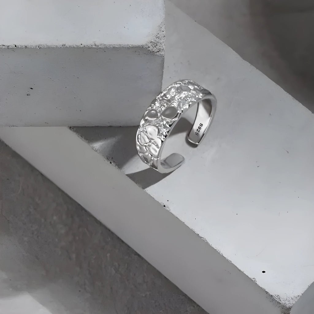 Women's S925 silver hammered texture adjustable opening ring in white gold colour