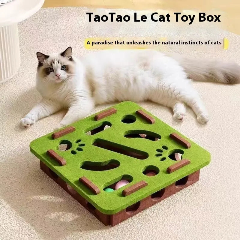 Square green brown felt cat scratching pad with a centre hole, dimensions 30x30x7.5 cm.