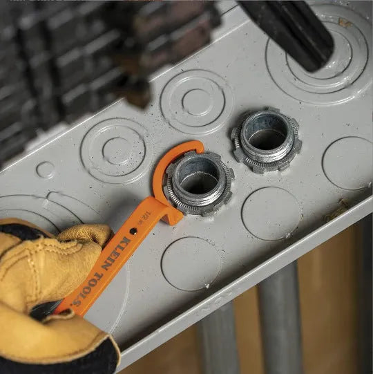 H251 magnetic crescent wrench set showing orange, grey, and black adjustable spanners with catheter locking mechanism.
