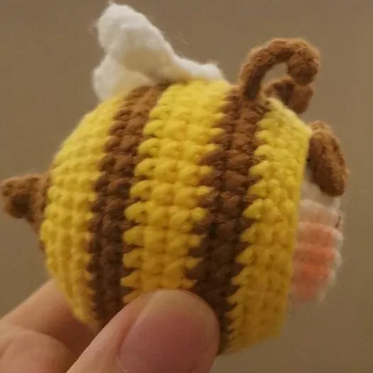 Handmade crocheted bee colony plush pendant with beehive and bee for woolen dolls