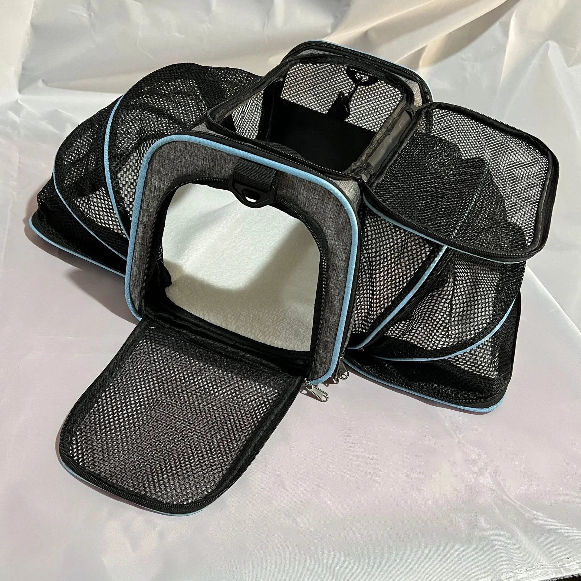 Cat transport bag in solid colour with 600D cation material construction
