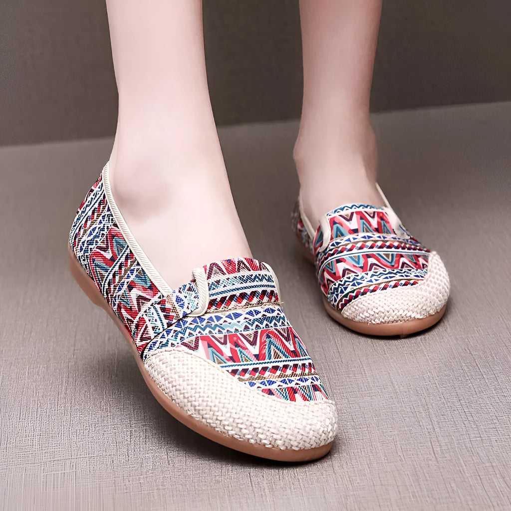 Women's flat heel cloth shoes with colour stitching, shallow mouth, and beef tendon sole in six colours
