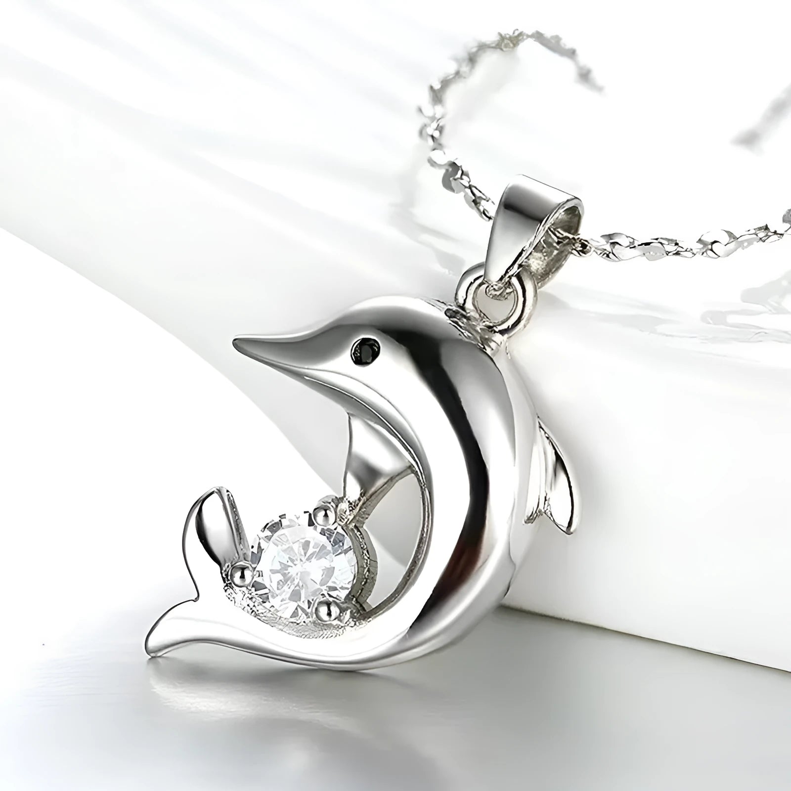 Silver-plated dolphin pendant necklace with mixed gem inlay on O-link chain, 41-50cm, women's Korean-style copper jewellery