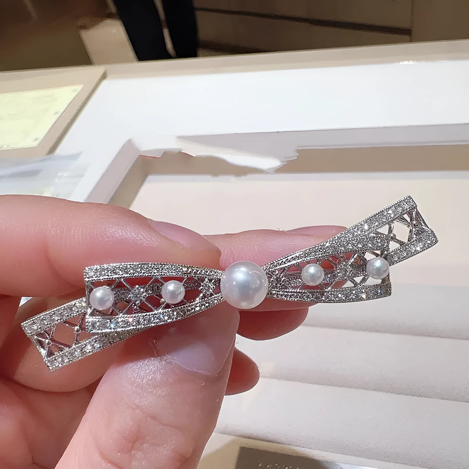 Chanel-style bow multi-pearl brooch for women, copper base, Korean style, silver accessories