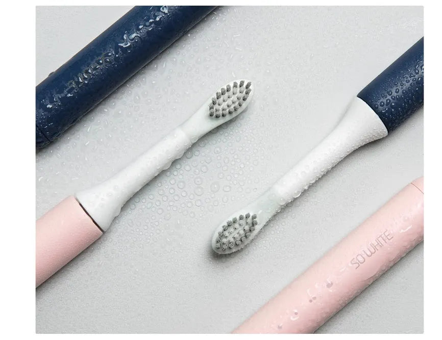 Sonic electric toothbrush in blue with round brushing head and IPX7 waterproof rating