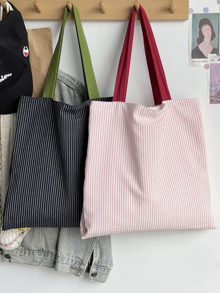 Canvas tote shoulder bag in black gray plaid with multi-layer compartments and lining cloth