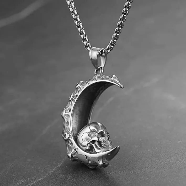 Men's silver-coloured alloy necklace with skull pendant and chain sports style jewellery
