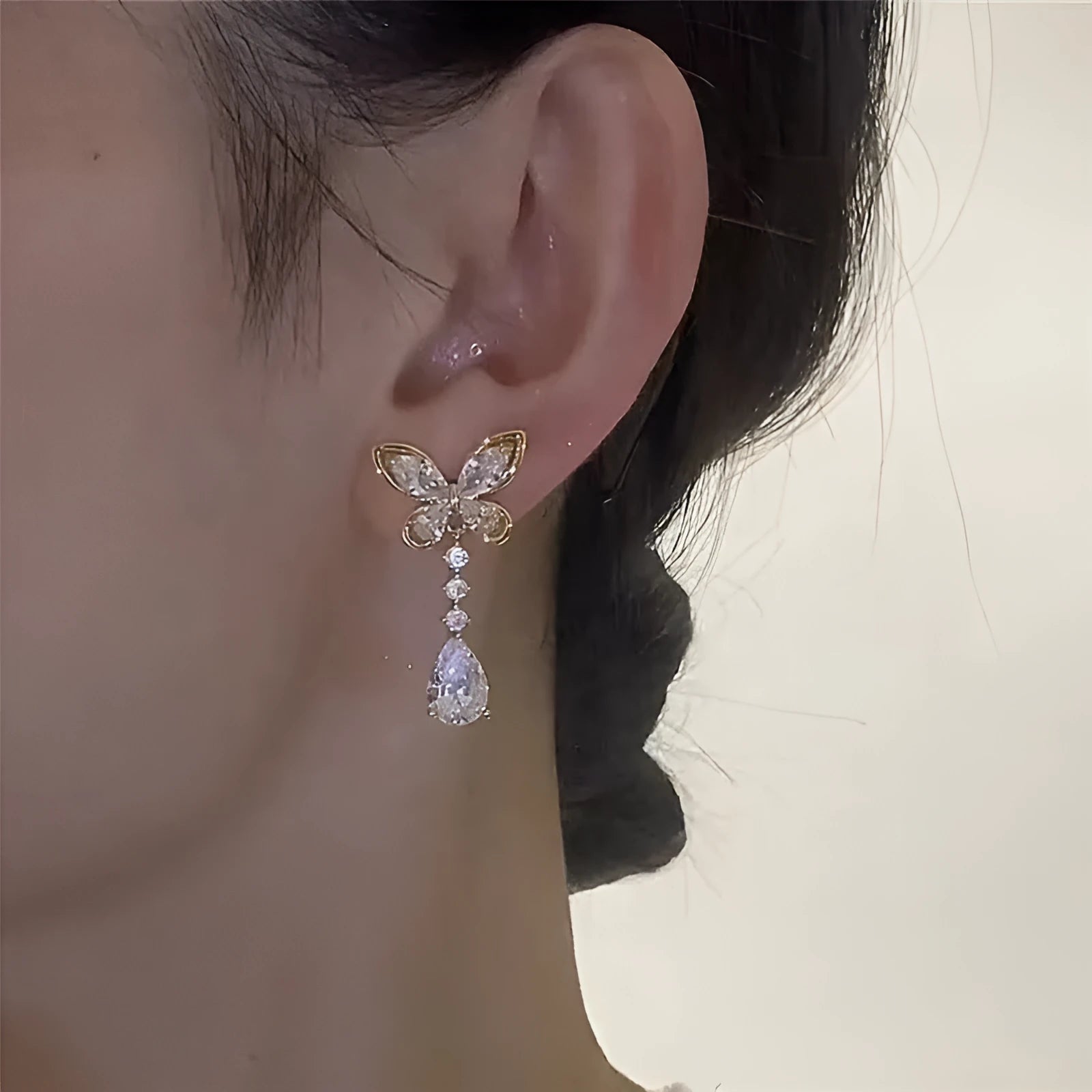 Platinum-coloured bow stud earrings made from zinc alloy with electroplated finish