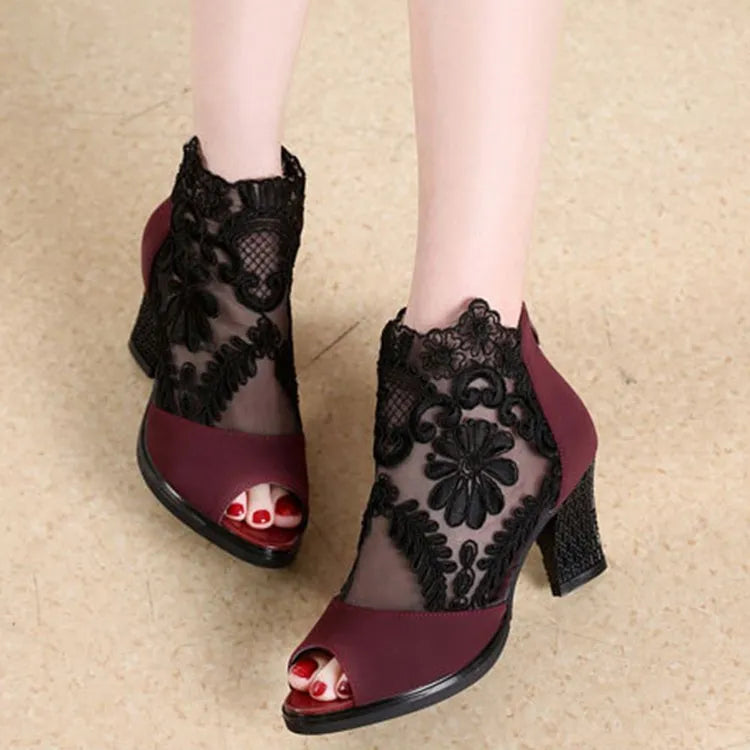 Women's black lace gladiator sandals with square high heels, floral patterns and peep toe design