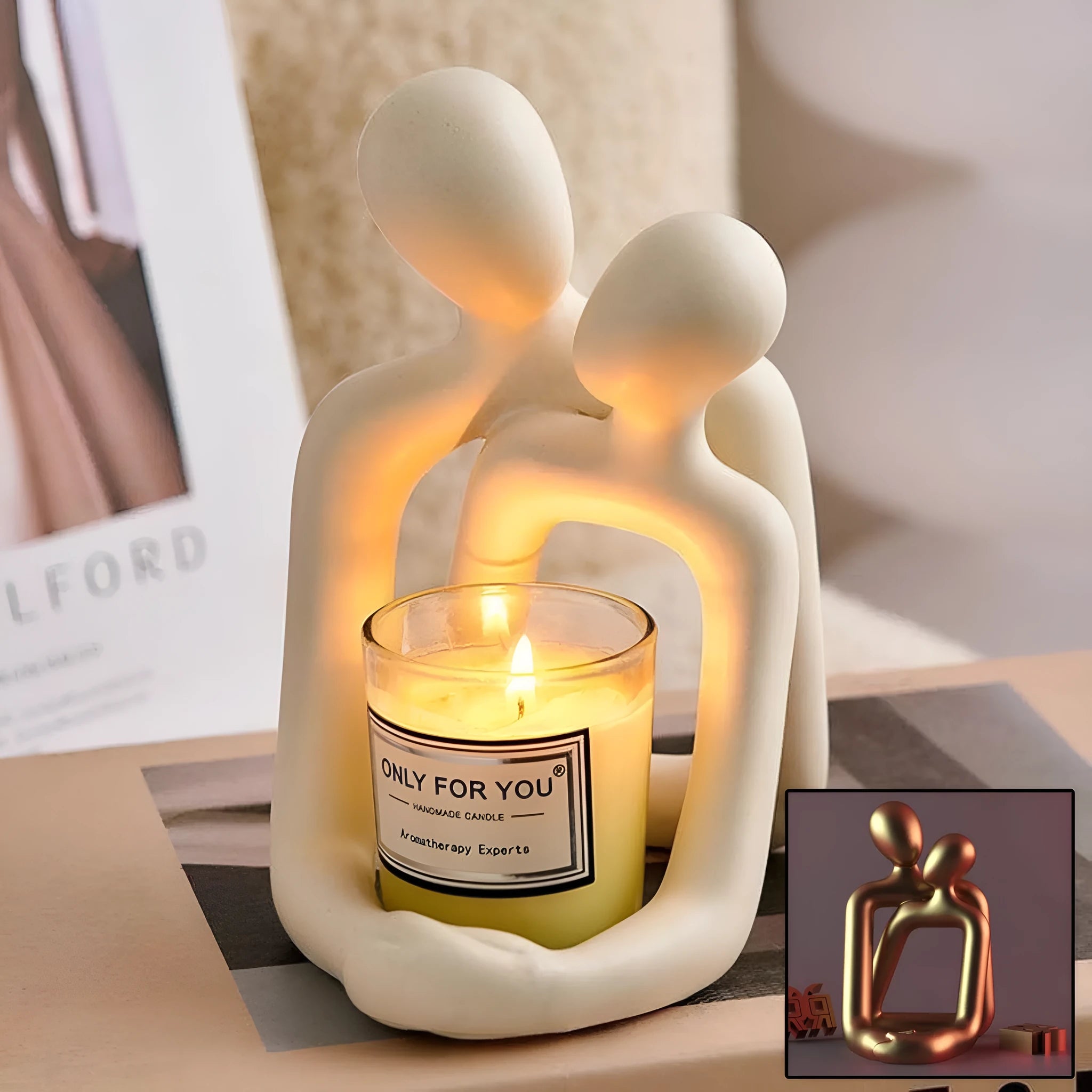 Modern milky white resin statue of an embracing couple, 12cm tall, on a wooden desk.