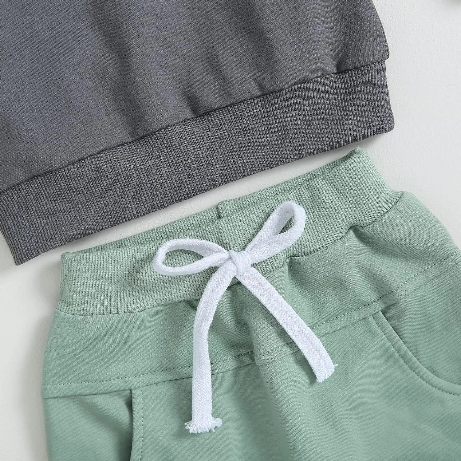 Children's hooded sweater set with patchwork pockets in green and black casual two-piece tracksuit for boys and girls