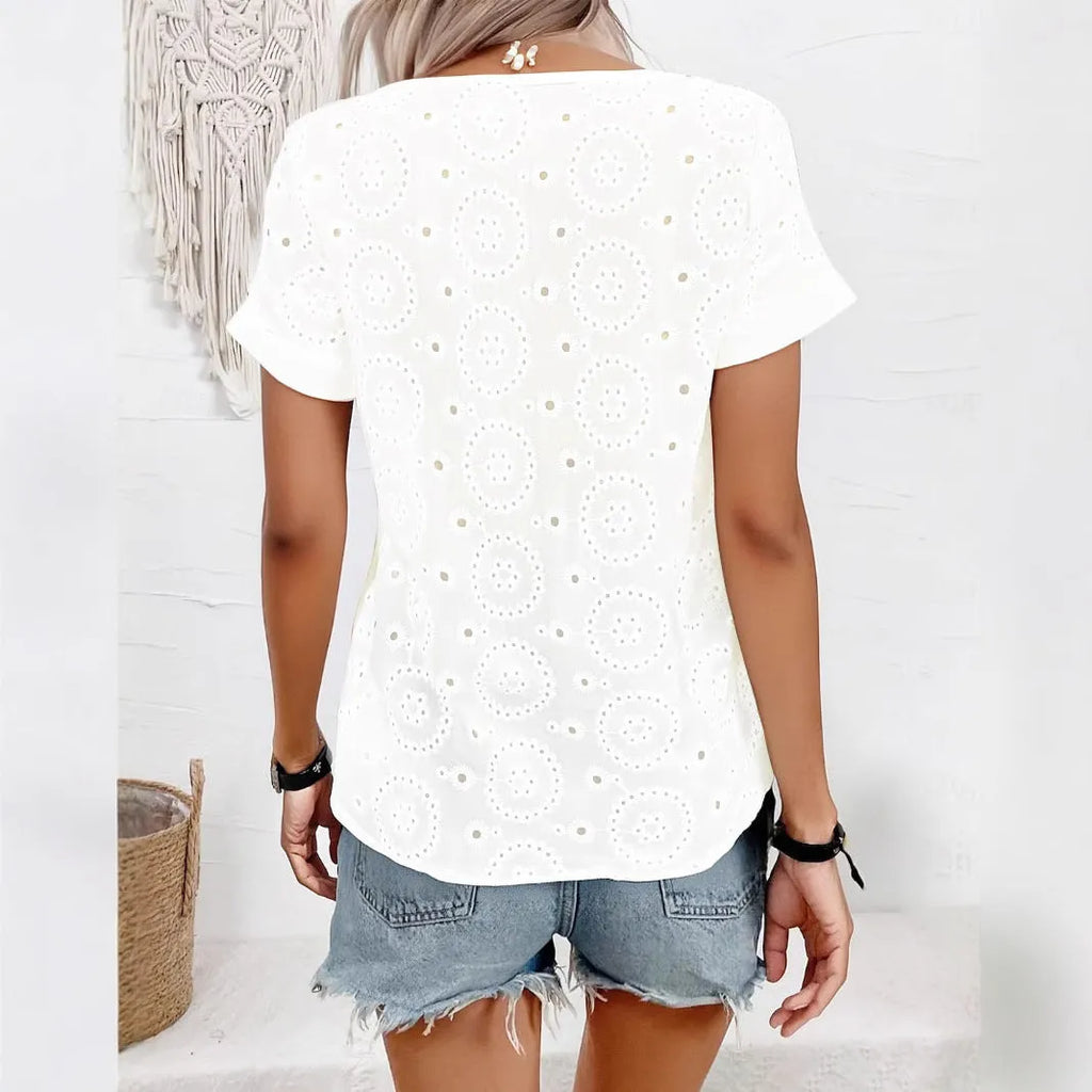 White women's V-neck T-shirt with hollow-out detailing and loose Japanese-Korean casual style