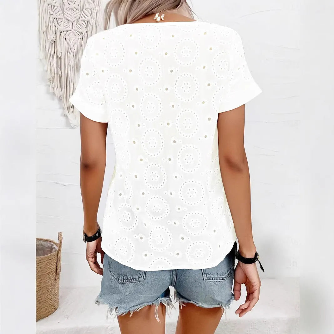 White women's V-neck T-shirt with hollow-out detailing and loose Japanese-Korean casual style