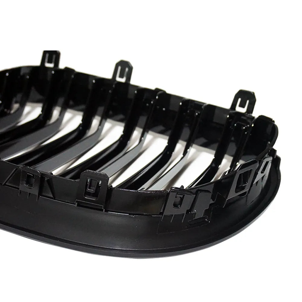Pair of ABS carbon fibre grilles for BMW 5 Series E60 and E66 with textured surface
