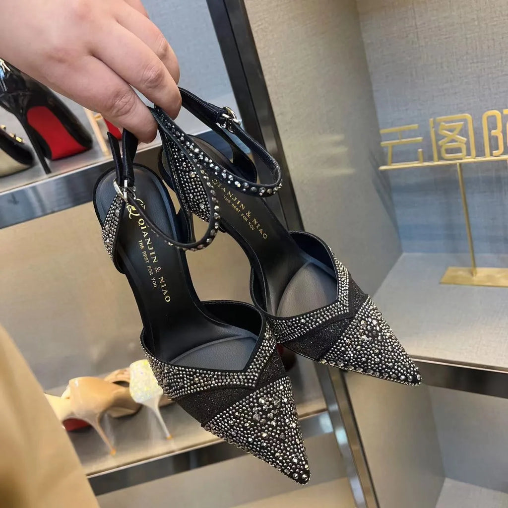 Women's hollow high heels with pointed toe and stiletto heel in black or silver colours