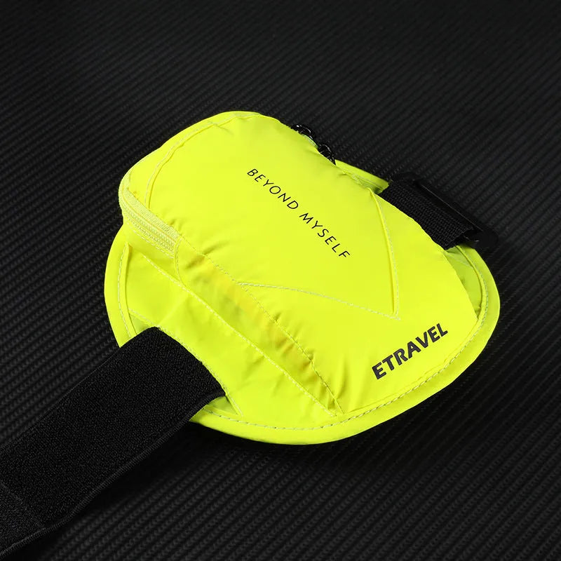 Running arm bag in reflective black colour with 7-inch capacity for smartphones