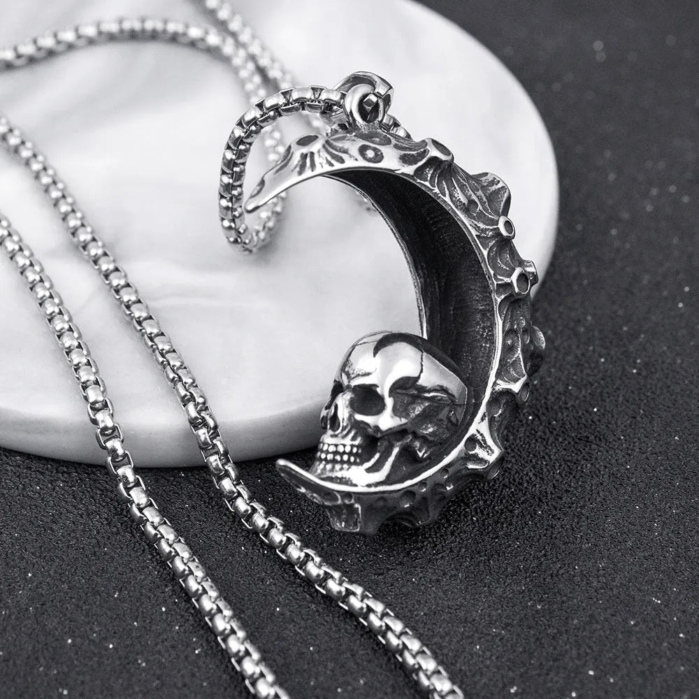 Men's silver-coloured alloy necklace with skull pendant and chain sports style jewellery