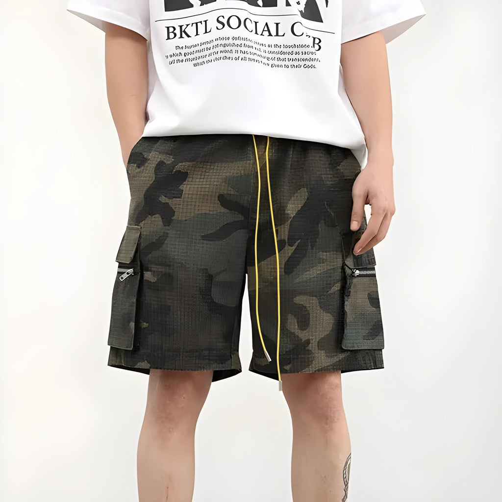 Men's camouflage multi-pocket workwear shorts mid waist cropped length side view