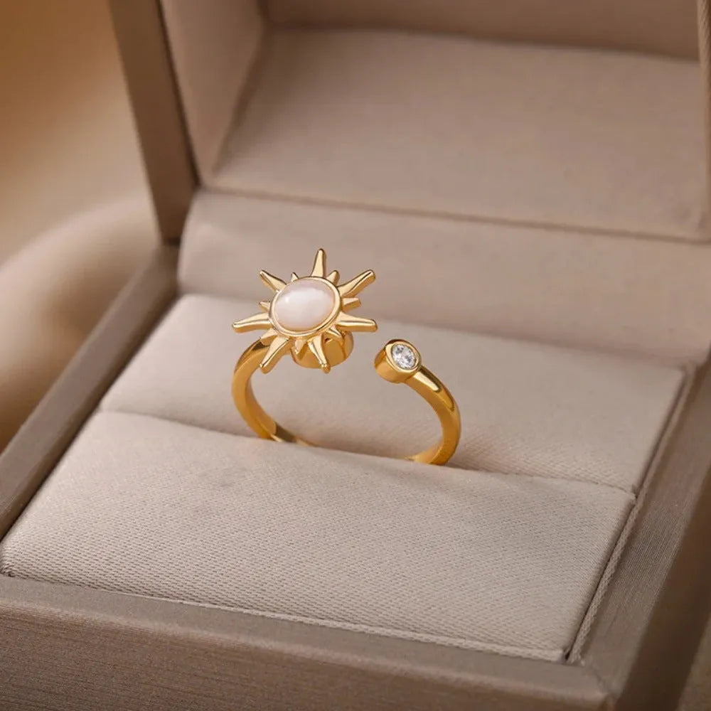 Simple geometric copper ring with adjustable opening and rotating mechanism in gold colour.