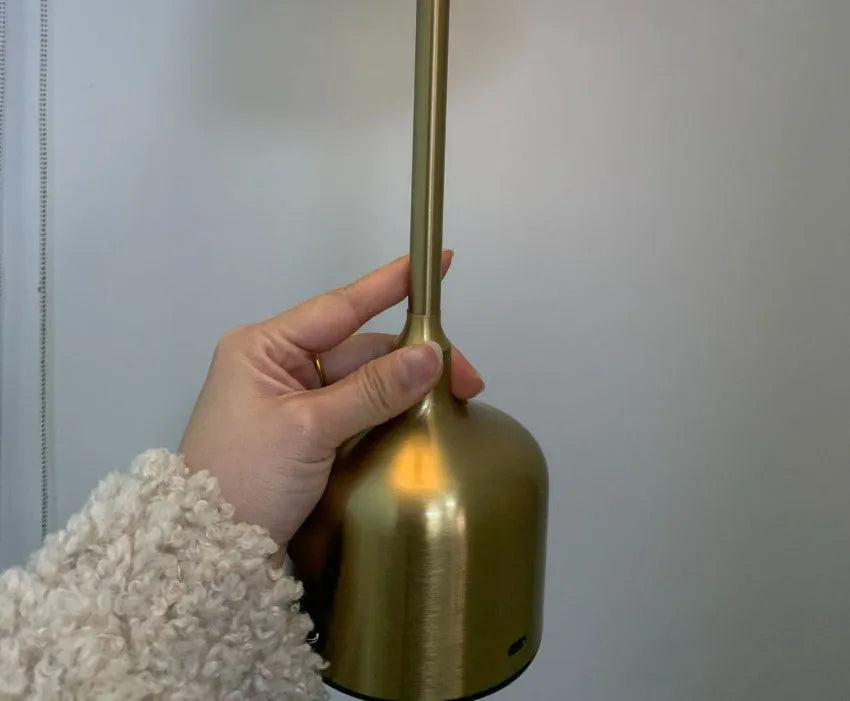 Retro bronze metal table lamp with trichromatic light and electrodeless dimming on desk