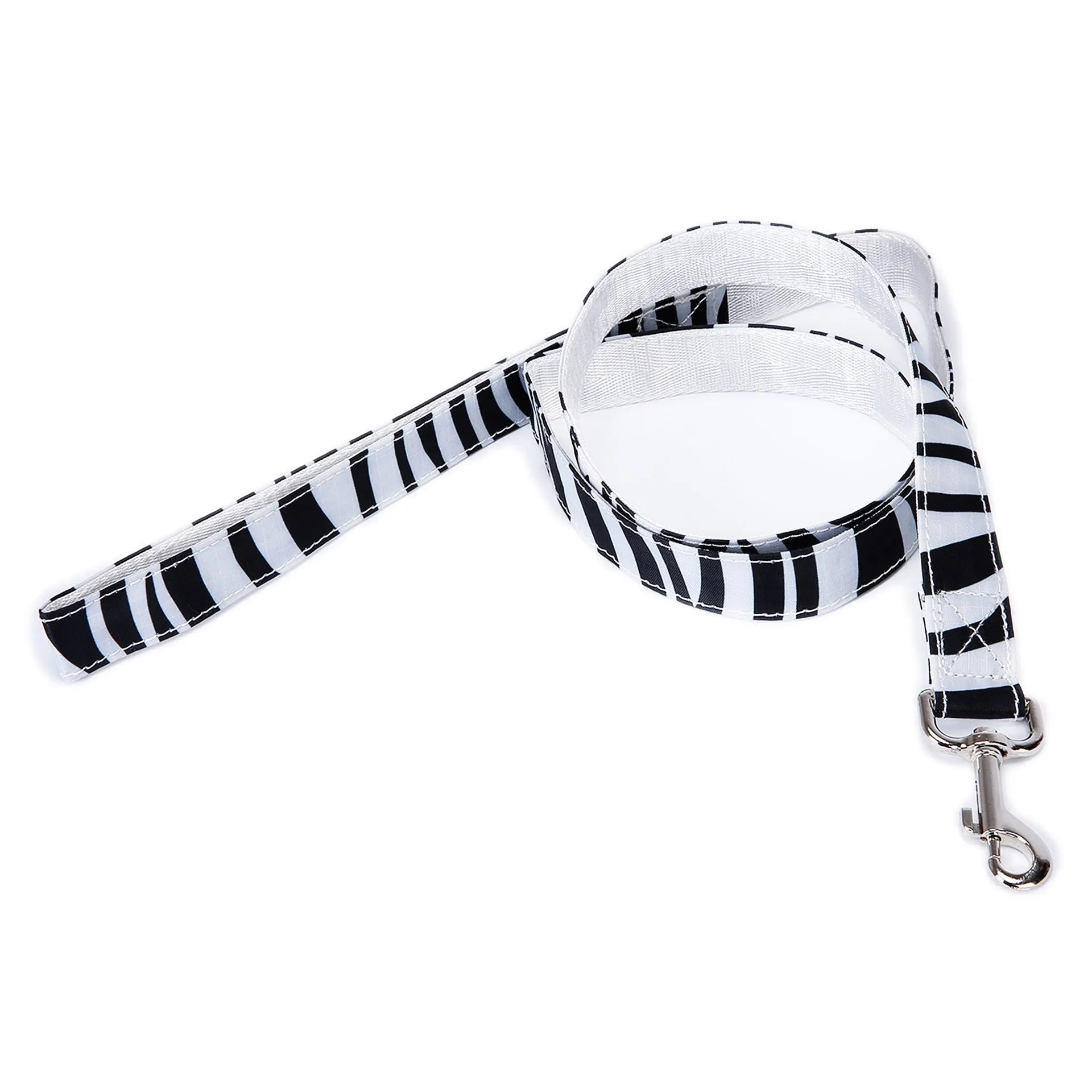 Black imitation nylon pet traction rope with plaid stripe, 120cm length, on white background