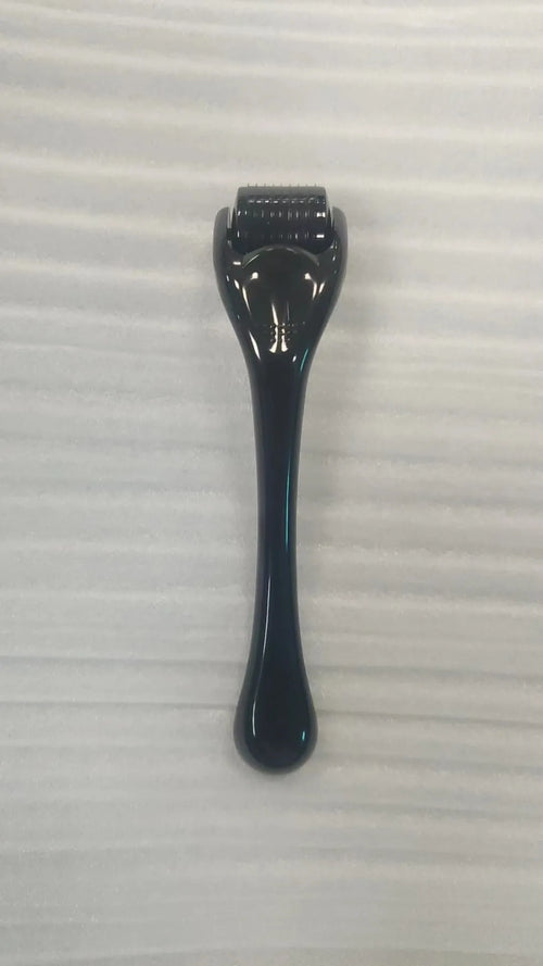 Mechanical derma roller pen with colour options and three needle size specifications for microneedling