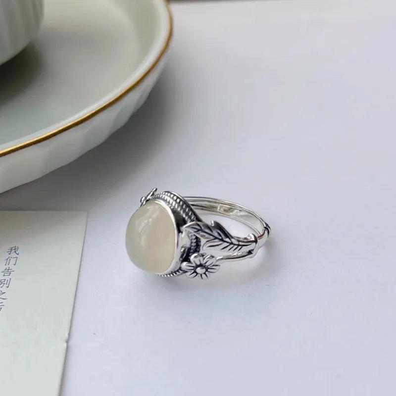 Adjustable U-shaped copper vintage ring with white chalcedony colour finish and open mouth design