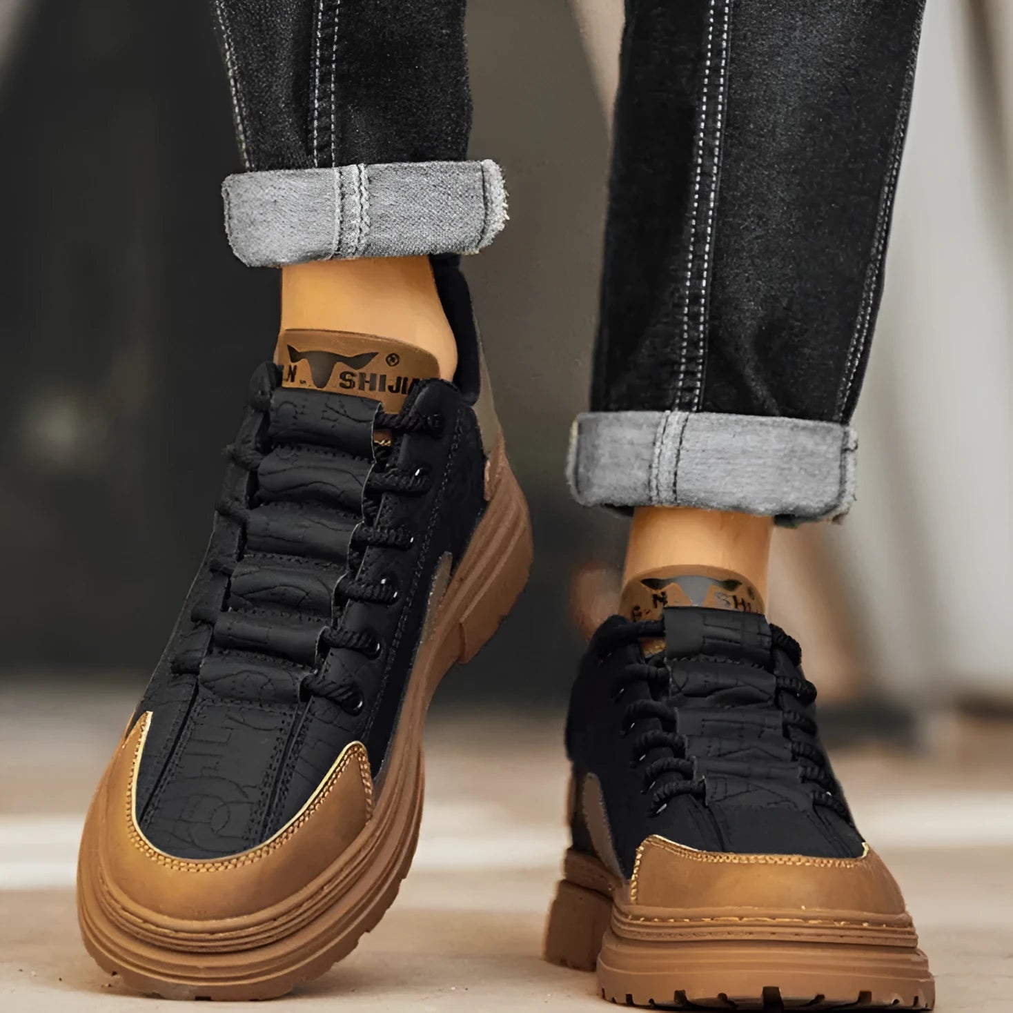 Summer platform casual sneakers with thick rubber sole, black and white colour options, height-increasing design
