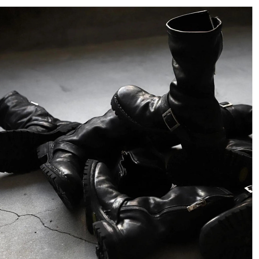 Men's retro Martin boots with round toe and side zipper in black colour options