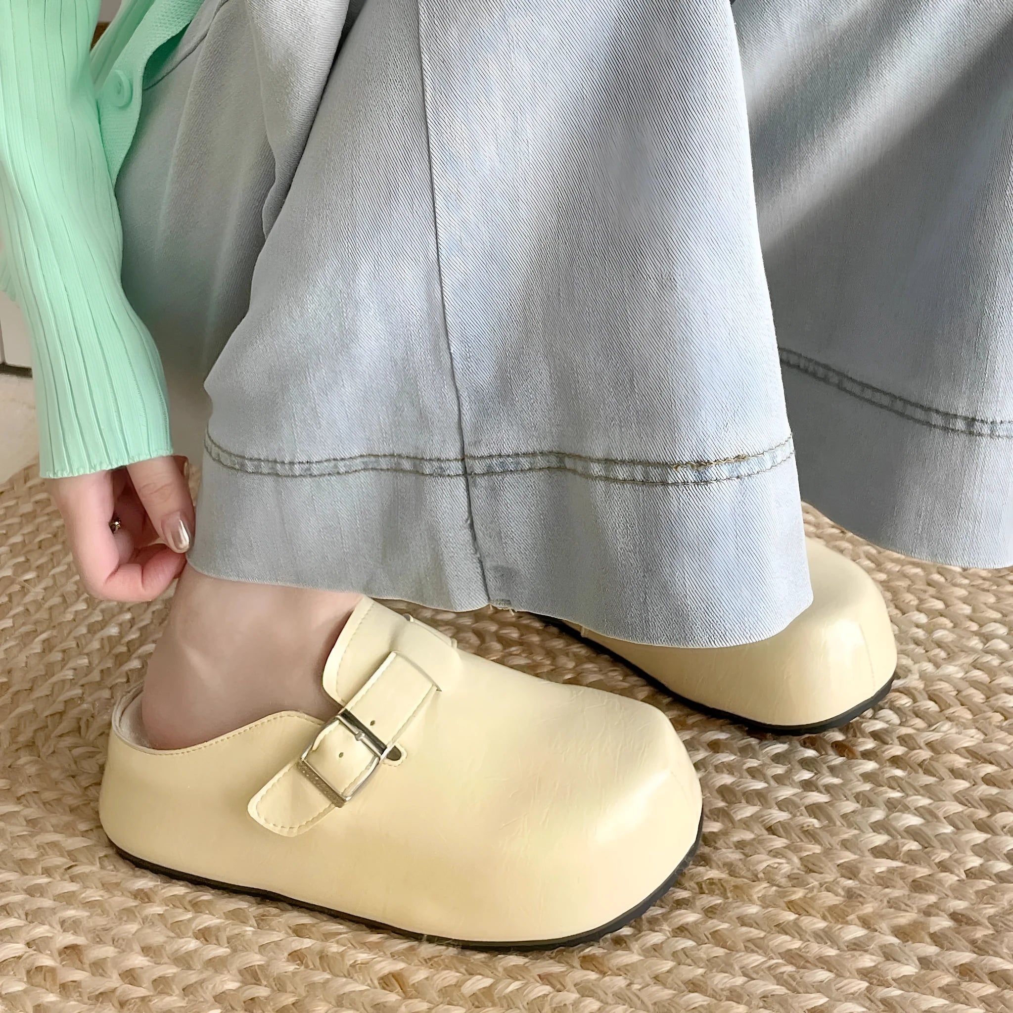 Flat buckle casual sneakers in creamy-white with round toe and PU upper