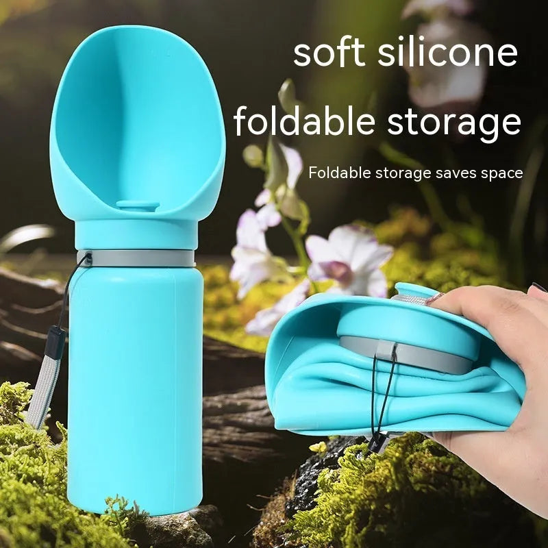 Folding pet outdoor walking mug portable travel water bottle in blue silicone for dogs and cats 550ml