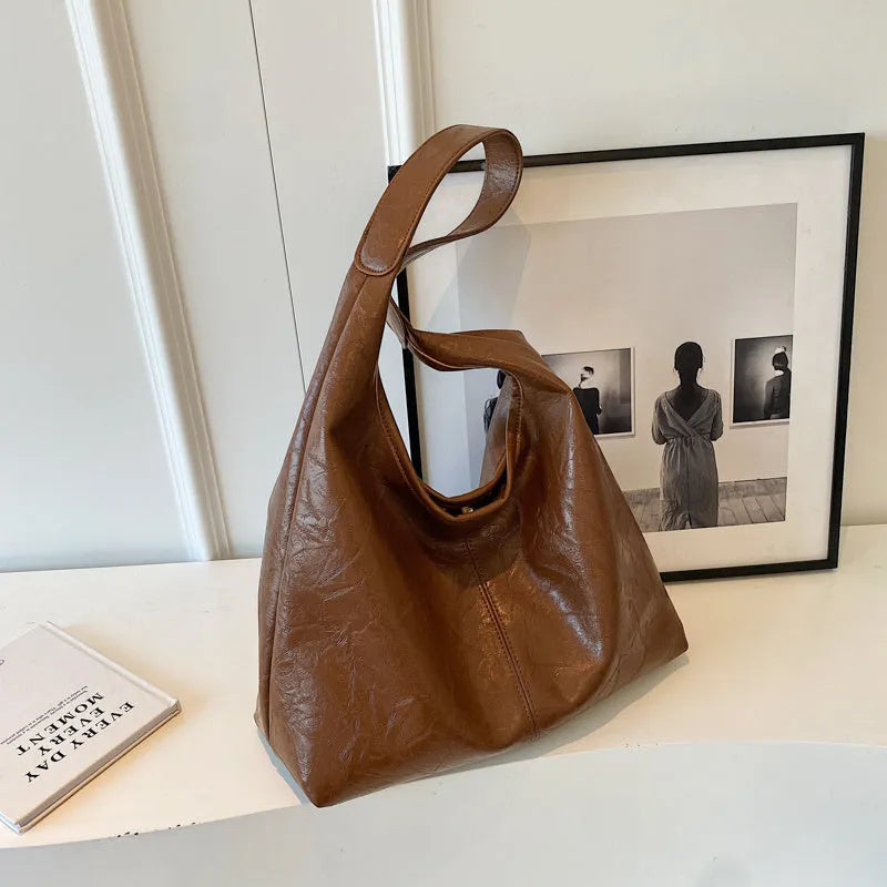 Casual soft leather shoulder bag with large capacity in street trend style