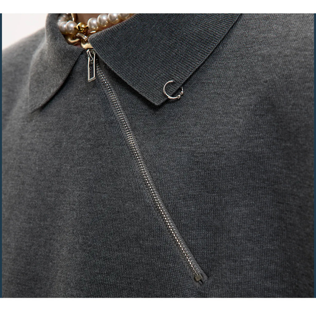 Men's slim-fit knitted polo shirt with oblique diagonal zipper closure in black solid colour