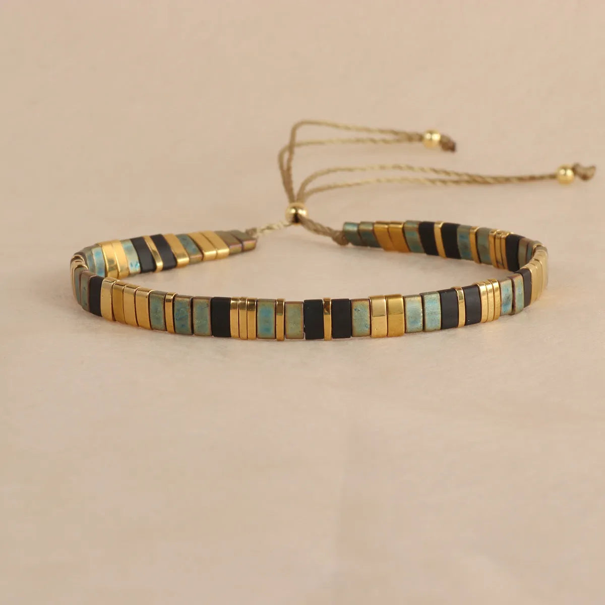 Geometric glass bead bracelet in round design with coloured glaze accents