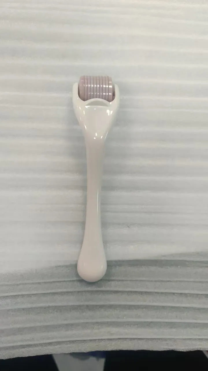 Mechanical derma roller pen with colour options and three needle size specifications for microneedling
