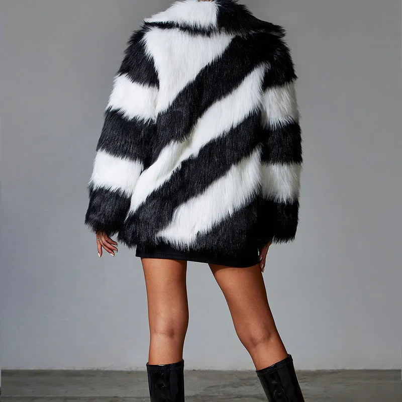 Women's contrast lapel faux fur collar coat in picture colour with normal 50cm length
