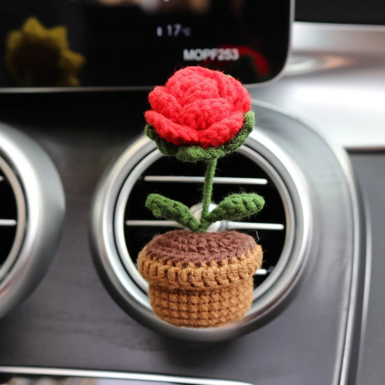 Creative wool potted plant car air outlet clip aromatherapy pendant in floral tone, 4x8cm