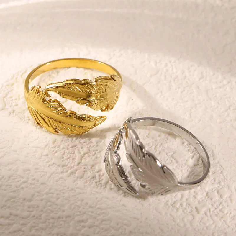 Women's adjustable feather ring in titanium steel with gold electroplated finish featuring number element