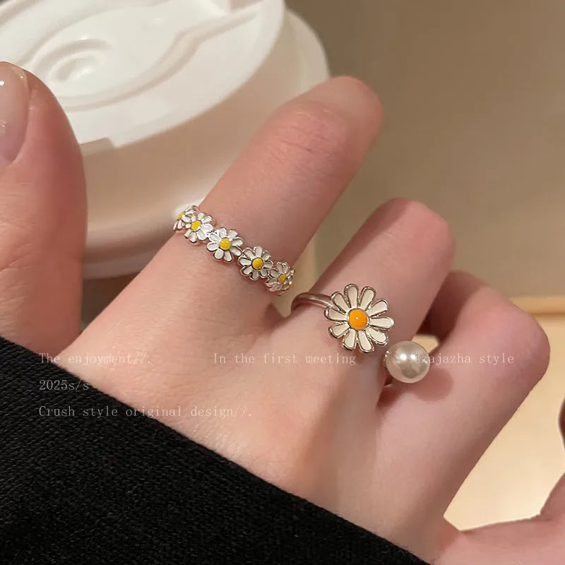 Women's copper twin ring set with flower pearl opening design, little daisy pearl ring and little daisy ring