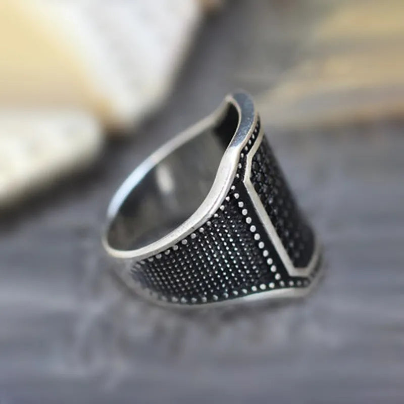 Black electroplated alloy ring with copper inlay and zircon stone in European and American style