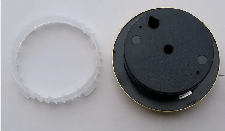 Round analog thermometer and hygrometer with aluminium dial and outer ring