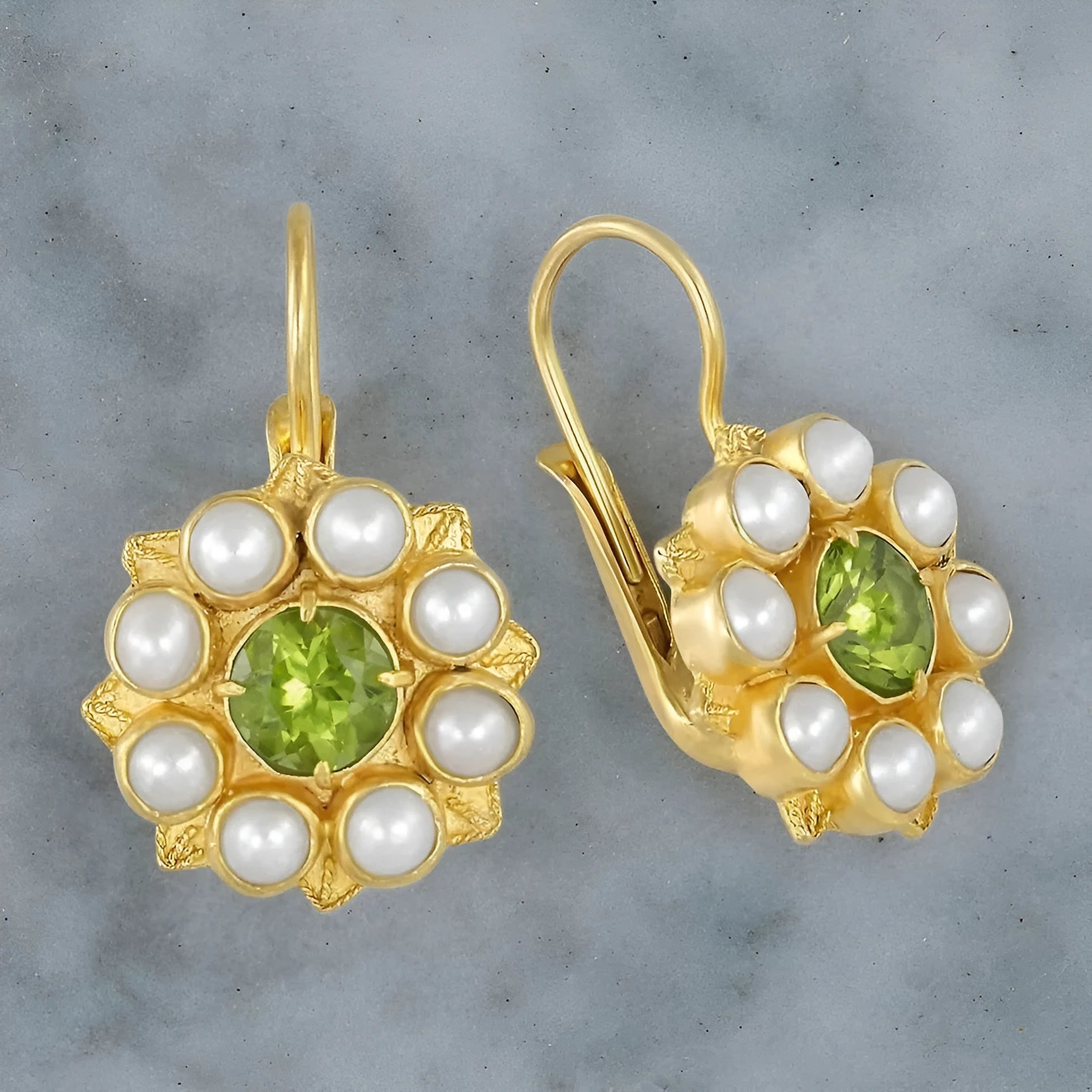 Retro golden flower drop earrings in gold colour, alloy electroplated, for women fashion personality style
