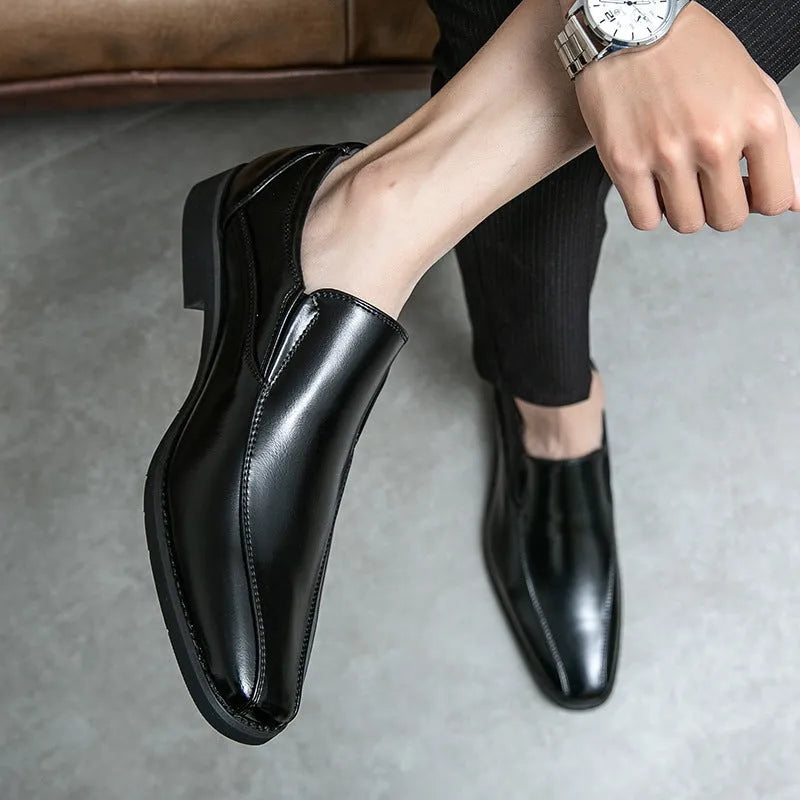 Men's patent leather casual pointed toe shoes in black with leather lining and rubber sole