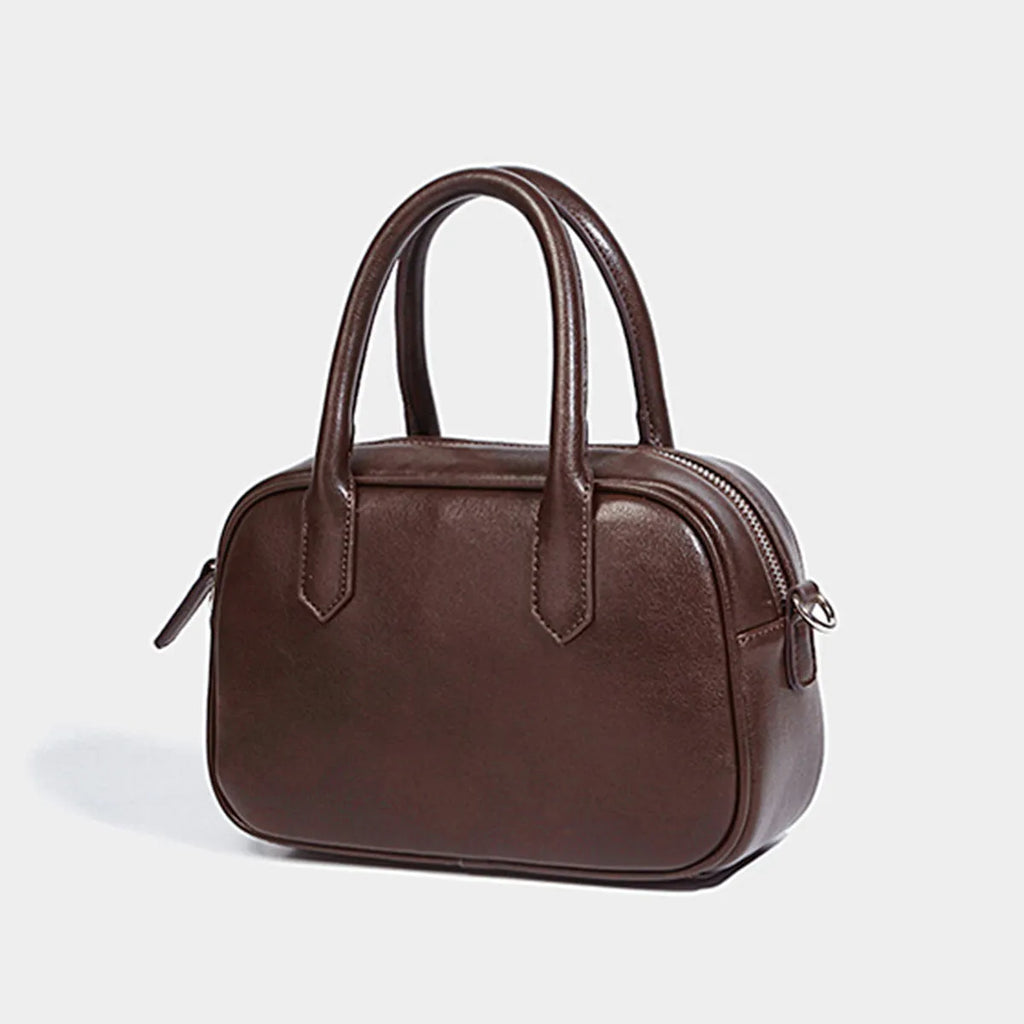 Retro small square shoulder messenger bag in PU, black colour, horizontal shape, single strap