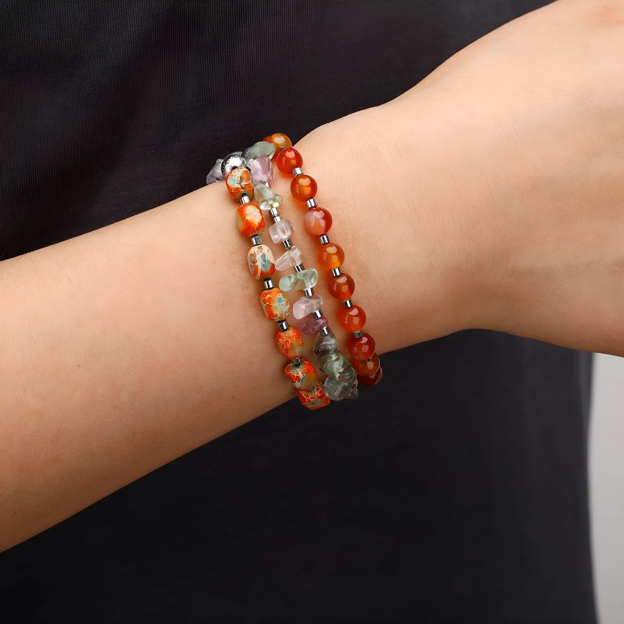 Hand-woven red agate round beads bracelet with Persian Gulf agate, unisex geometric style, close-up